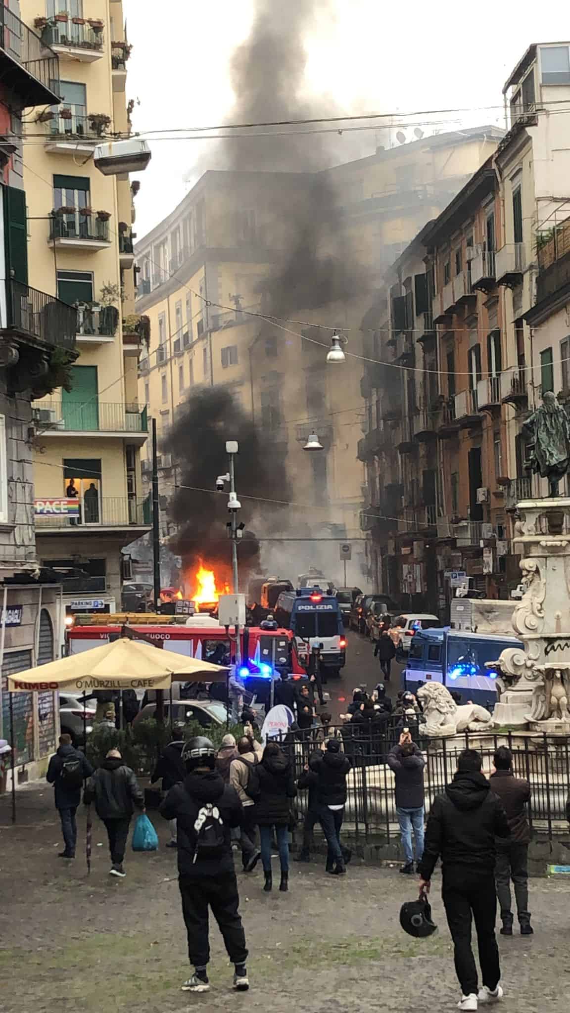 Scontri In Piazza A Parigi Contro La Riforma Delle Pensioni E Noi