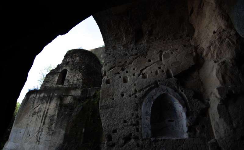 la Crypta neapolitana o tomba di Virgilio a Napoli, era un tunnel militare.