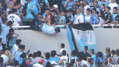 Argentina: tifoso picchiato e lanciato nel vuoto dagli spalti