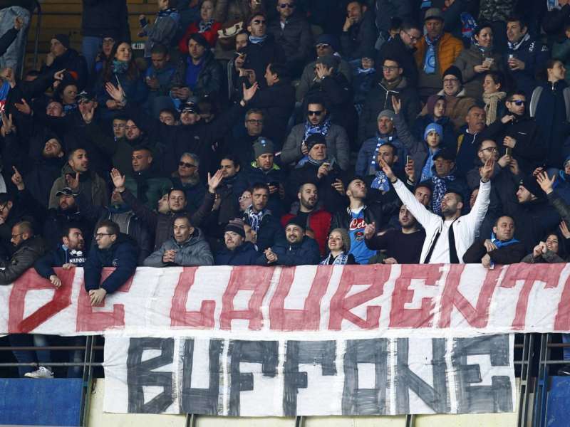 Due tifosi napoletani denunciati per aver offeso De Laurentiis