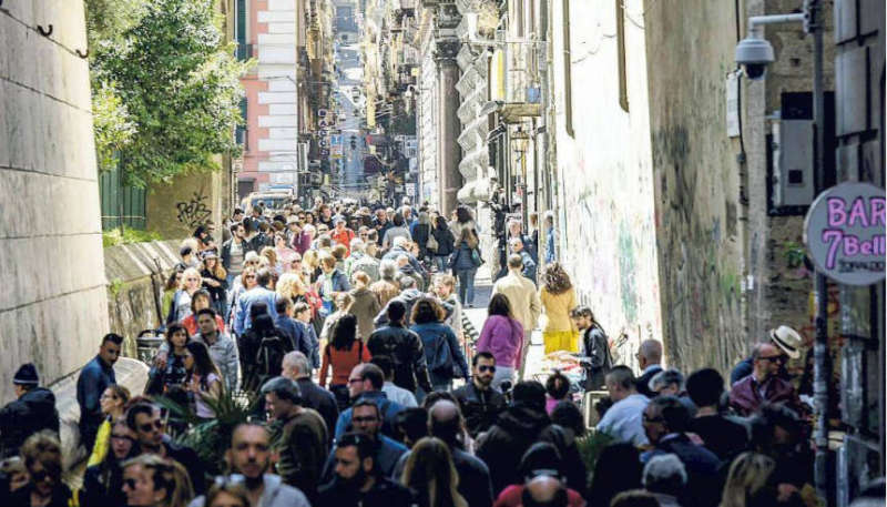 Welcome to Naples Napoli incanta i turisti. Abbattuti i luoghi comuni sui Napoletani 