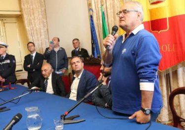 Scambio d'accuse Comune-De Laurentiis. San Paolo chiuso per le vecchie glorie del Napoli