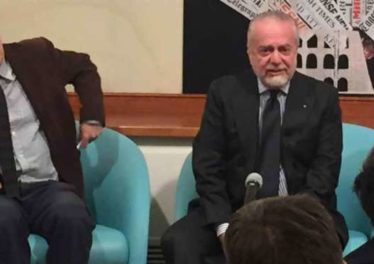 Video: le dichiarazioni di De Laurentiis alla stampa estera: Higuain ce l'aveva con Callejon