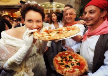 La pizza Napoletana nella top ten dei 50 piatti migliori del mondo. La World food 50 best della Cnn vede il piatto Napoletano al secondo posto.