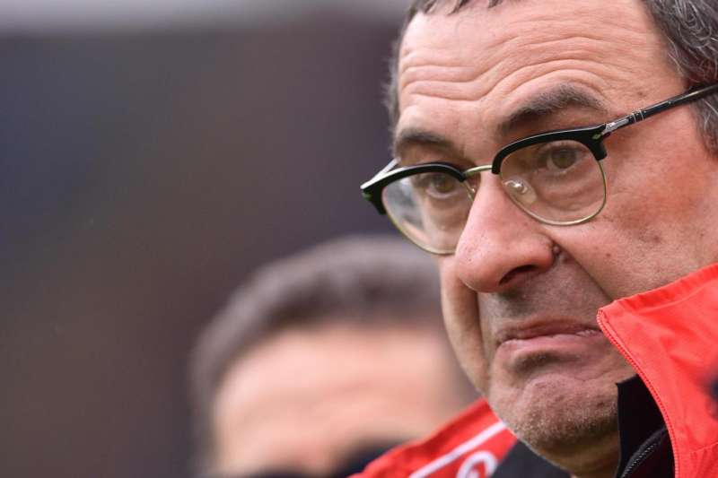 Una norma Uefa ha fatto arrabbiare Sarri. L'allenatore del Napoli si è sfogato....