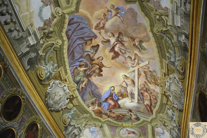 La Cappella dei giustiziati o Compagnia dei Bianchi della Giustizia. Racconta la storia di Napoli attraverso le vicende dei condannati a morte.