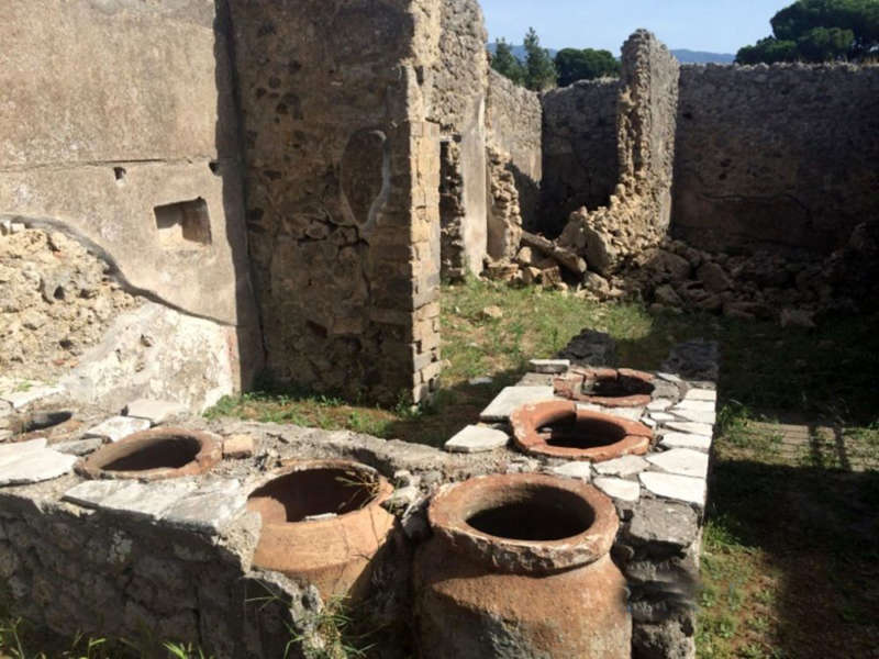Turista spagnolo fa la cacca negli scavi di Pompei 
