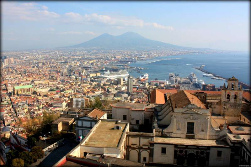 L'indipendent visitate Napoli è affascinante.