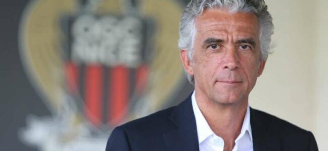 il grande Paolo specchia dall'alto della sua pluriennale esperienza il Champions sta spiegando come dovrà giocare il Napoli!!