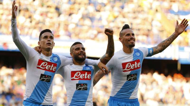 Napoli quattro gare in nove giorni. inizia il tour de force per gli azzurri. tra campionato e Champions la squadra di Sarri è chiamata d un grande sforzo.