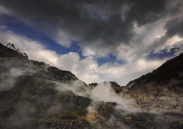 Frana nel cratere della Solfatara a Pozzuoli Tre mortI.Le vittime sono di Torino e appartengono alla stessa famiglia.