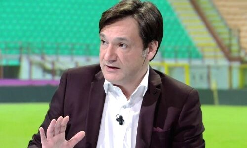 Entrata dura di Fabio Caressa su Sarri. Il giornalista di Sky sport bacchetta il tecnico del Napoli ed elogia l'allenatore bianconero.