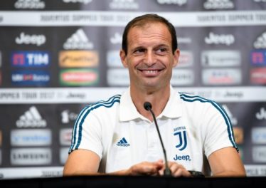 Durante la conferenza stampa di presentazione di Mila-Juventus, Allegri cita ancora il Napoli: "sono tre anni che gioca sempre con gli stessi, noi invece..."