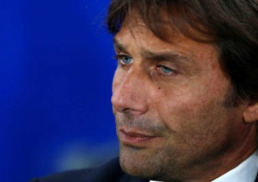 Su Facebook frecciate velenose tra Conte e Agnelli. L'allenatore del Chelsea chiamato in causa dal presidente bianconero. 