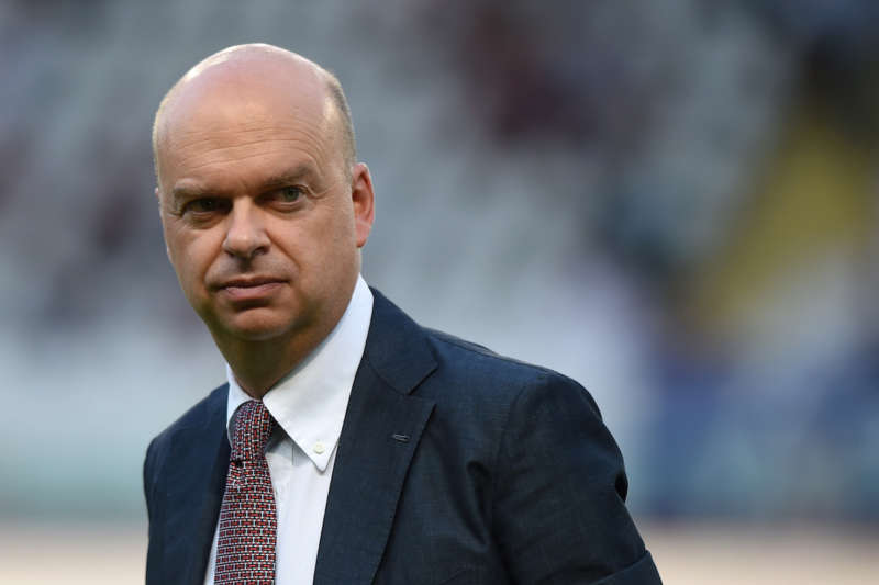 Fassone al Guerin: "Il Napoli è un club padronale che differenza con la Juve". L'ad del Milan parla anche della sfida scudetto.