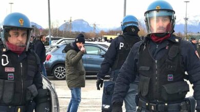 Udinese-Napoli tafferugli all'esterno della Dacia Arena . Scontri tra Napoletani e friulani prima della partita interviene la polizia.
