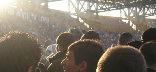 Allo stadio San Paolo alcuni tifosi minacciati nei distinti, costretti ad abbandonare i propri posti, nella totale indifferenza degli steward.