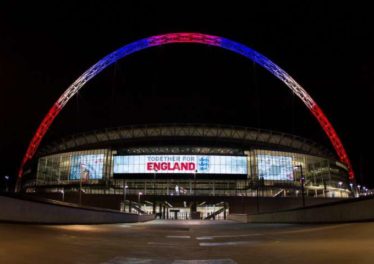 Il Tottenam lancia i biglietti contactless. A Wembley basta l'iphone per entrare