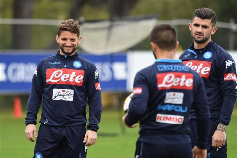 Il Napoli torna ad allenarsi in vista del Milan. Si rivede Ghoulam
