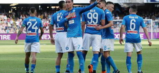 Tutta l'Italia applaude il Napoli. Lezione di sport e cività dal San Paolo. Sui social tifosi scatenati, valanghe di complimenti per gli azzurri.