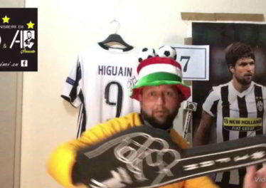 RIDICOLO. Il tifoso Napoletano-Juventino prende in giro i tifosi azzurri [VIDEO]