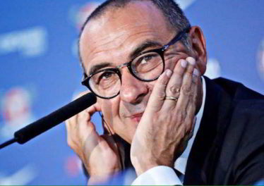 The Sun. Chelsea, Sarri si fa arrivare il cibo da Napoli. Addio alla tuta e al fumo.