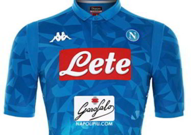 L'ironia dei Napoletani: guardate chi c'è sulla nuova maglia del Napoli