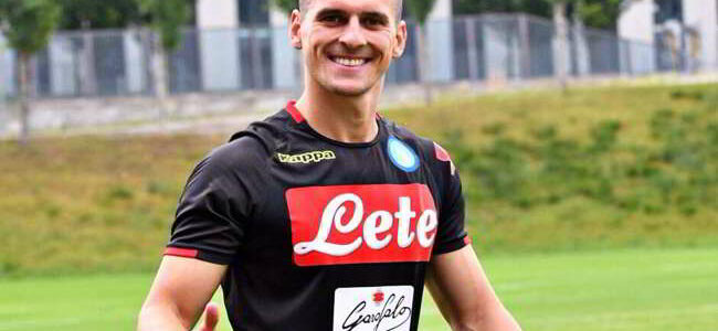 Il club lo ha sempre difeso e ha negato operazioni di mercato in attacco De Laurentiis ha blindato il polacco acquistato due anni fa per 33 milioni