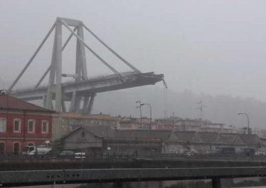 Crolla ponte a Genoa. Cede il ponte di Morandi, decine di vittime