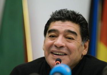 Maradona allenatore in Messico scatena la guerra sui social