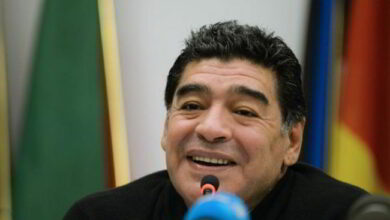 Maradona allenatore in Messico scatena la guerra sui social