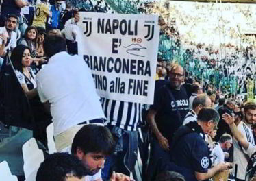 Napoletani Juventini che vergogna. Offendono la propria terra e le famiglie.