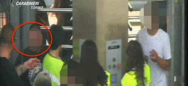 Tifosi del Napoli si fingono minorenni per entrare gratis allo stadio