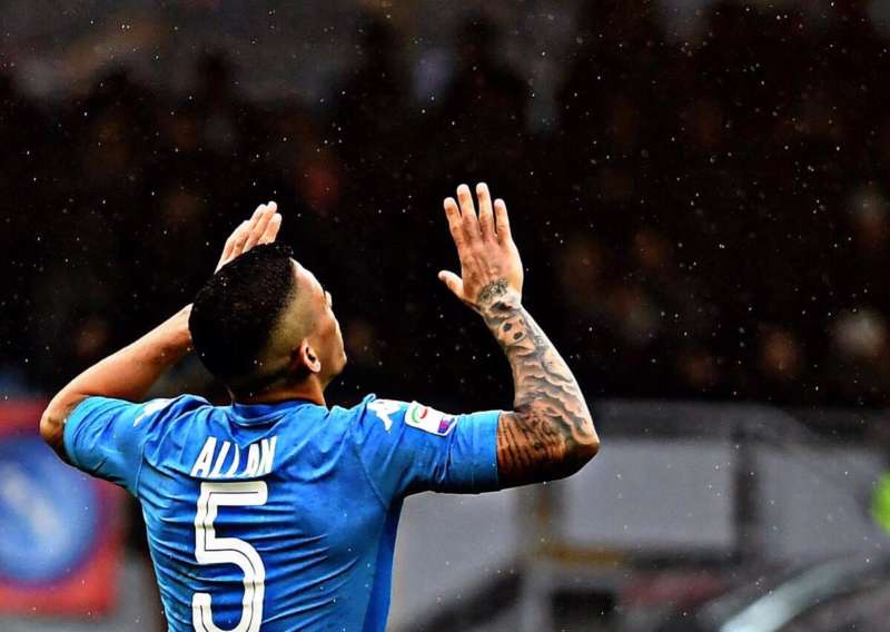Il centrocampista brasiliano ha parlato della convocazione in nazionale e del Napoli. Allan sfida la Roma e sogna l'impresa Champions.