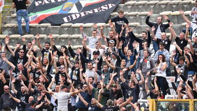 Udine cori razzisti contro i napoletani: "Napoli colera"
