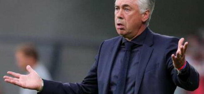 Caputo chiede la maglia a Mertens, Andreazzoli giacca e cravatta ad Ancelotti