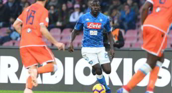 La giocata di Koulibaly fa impazzire i tifosi: “scivolata con finta in difesa da urlo”