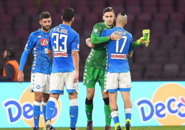 Il Napoli reclama un rigore per mano di Cionek ma deve capire che non è la Juve. Che ha tutto e anche di più.