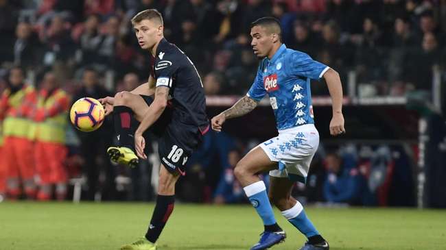 Napoli, offerta per Barella. Gli azzurri offrono al Cagliari: i cartellini di Ounas e Rog più 20 milioni cash. Sul centrocampista c'è anche l'Inter.