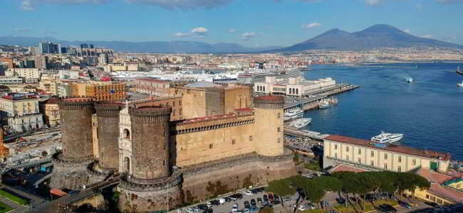 Lunedì 17 dicembre ore 17:00 la presentazione del libro "Napoli la città del calcio". In occasione saranno esposti cimeli di Diego Armando Maradona.