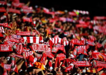 Tifosi del Napoli aggrediti a Liverpool. Agguato selvaggio a fine partita due napoletani vittime degli Hooligans, uno è ricoverato in ospedale.