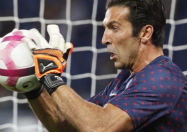 Buffon: "200 canne fumate , le manganellate e gli scontri di Inter-Napoli..."