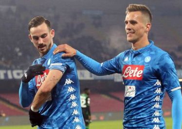 Napoli-Sassuolo 2-0. La squadra di Ancelotti avanti in coppa Italia. Le reti di Milik e Fabian Ruiz. Il Var annulla un Goal al Sassuolo.