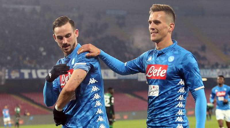 Napoli-Sassuolo 2-0. La squadra di Ancelotti avanti in coppa Italia. Le reti di Milik e Fabian Ruiz. Il Var annulla un Goal al Sassuolo.