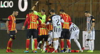 Lecce-Ascoli, Scavone perde i sensi e viene portato in ospedale. Le ultime