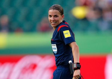Arriva il primo arbitro donna in Ligue 1. Stephanie Frappart nella storia