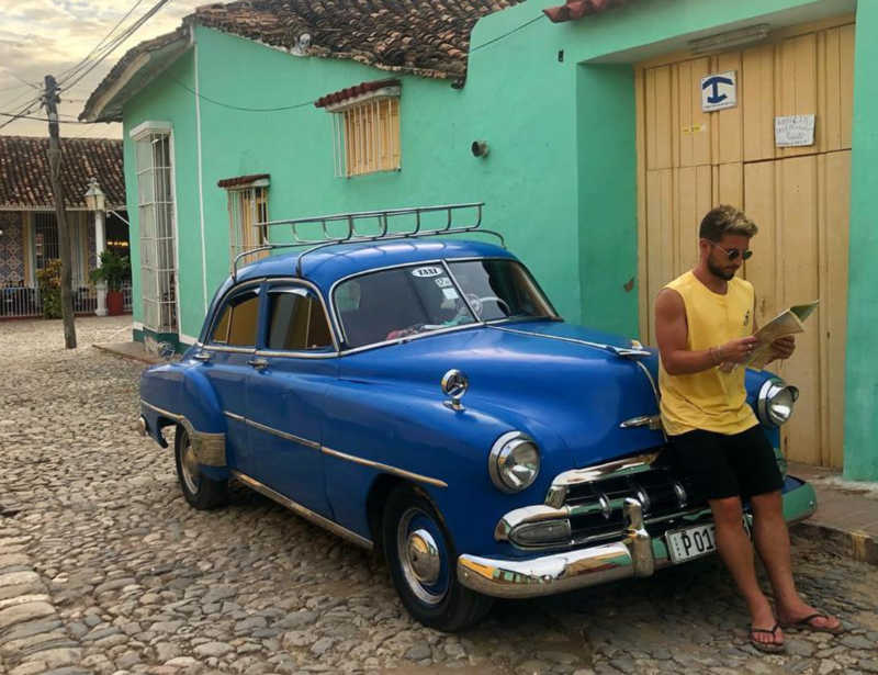 Mertens da Cuba lancia un segnale di mercato: "forza Napoli sempre"