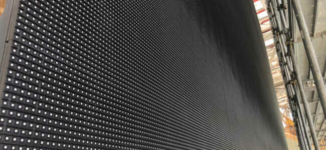 Napoli, il primo Maxischermo montato al San Paolo in tribuna Nisida