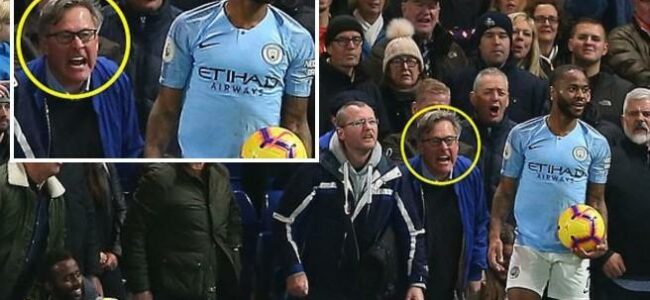 per aver avuto un comportamento "razzista, minaccioso e aggressivo"