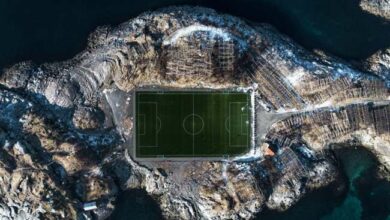 Lo stadio più bello del mondo è l'Henningsvaer Stadion in Norvegia
